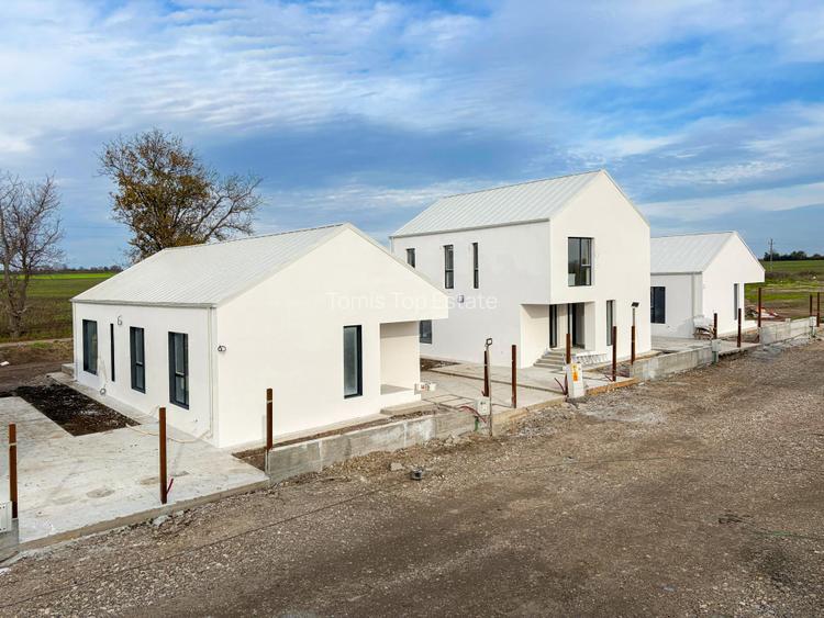 Vila P+1 in Valu lui Traian, pe partea dreapta - Avostar Villas - 5