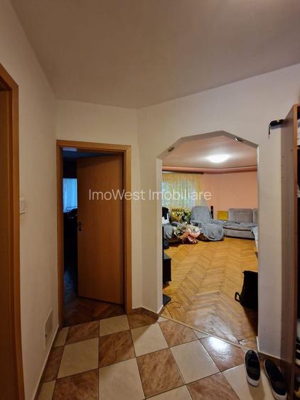 Soarelui | 3 Camere | Etaj 1 | Centrala proprie | Boxa - 7