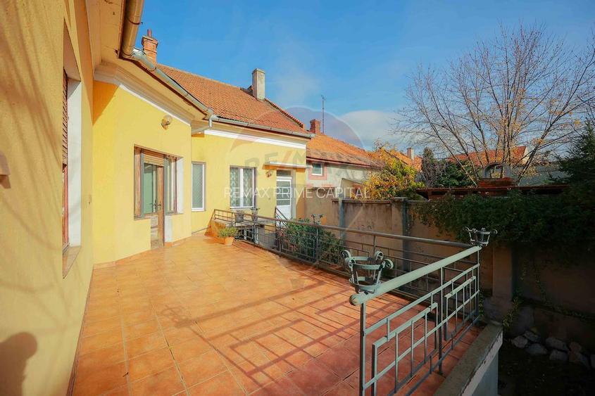 Casă Evreiască de Vânzare, Singur în Curte în zona Ultracentral - 19