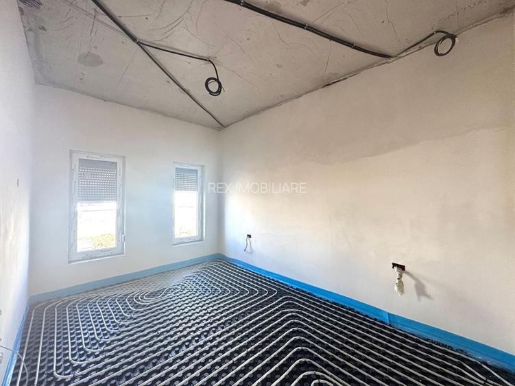 Duplex pe parter - 3 camere - teren generos -  Sacalaz - 6