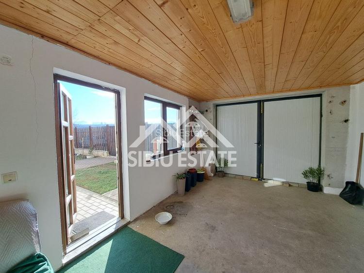 Casa Sibiu cu pivnita si garaj, curte mare - 1