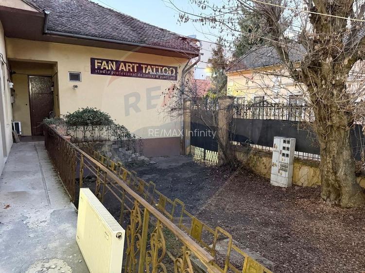 Apartament 4 camere, pe 2 niveluri si curte comuna în Centru - 37