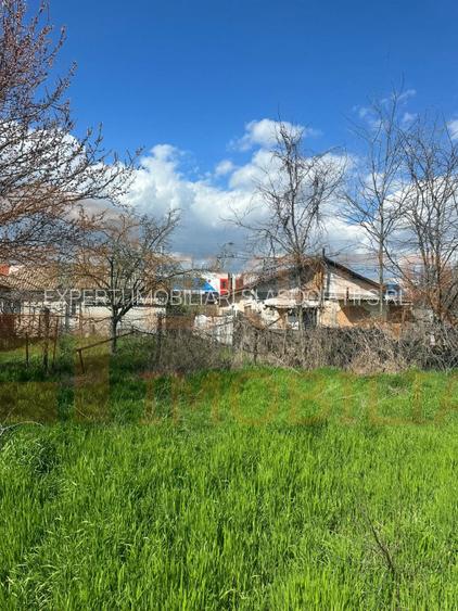 Oportunitate! Teren 820 mp cu casa, in Valu lui Traian - 2