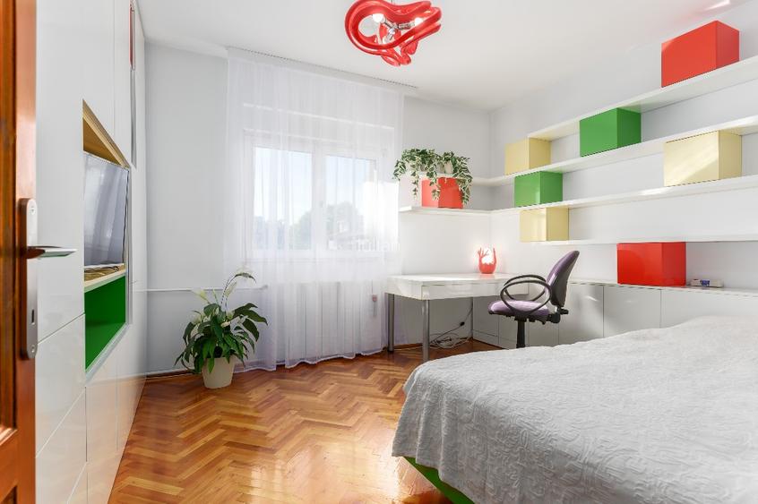 Vila 360 mp utili, teren 510 mp curte liberă 300 mp la 200 m de Parcul Circului - 14