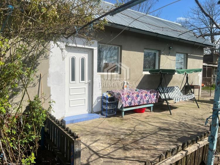 Casa si teren in comuna Mihailesti SC=100mp teren=820mp Pret: 28.000 neg. - 13