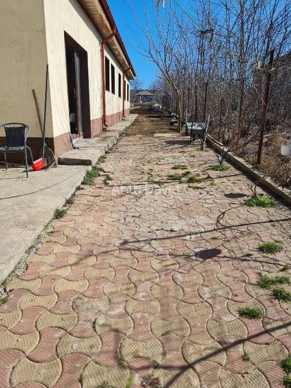 Vand două case pe un teren de 1500 m², în Lumina  - 7