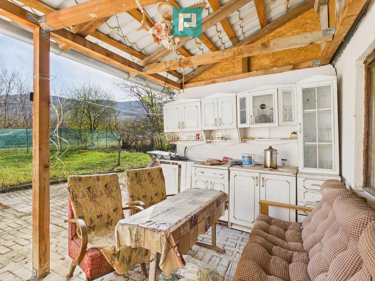 Casuță cu priveliște panoramică spre Cetatea Șiria - 4