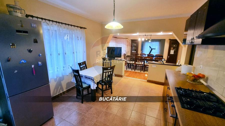 Casă / Vilă de lux cu 2 garaje, 10 camere de vânzare în BAIA MARE - 11