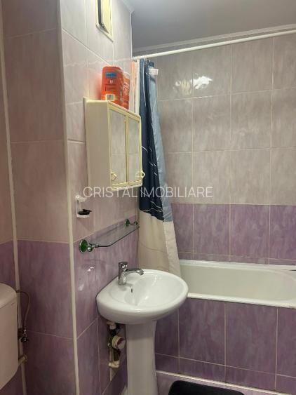 Închiriere Apartament cu 2 camere renovat, 4 min metrou Costin Georgian - 9