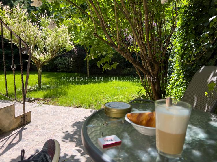Parter în vilă cu grădină. - 2