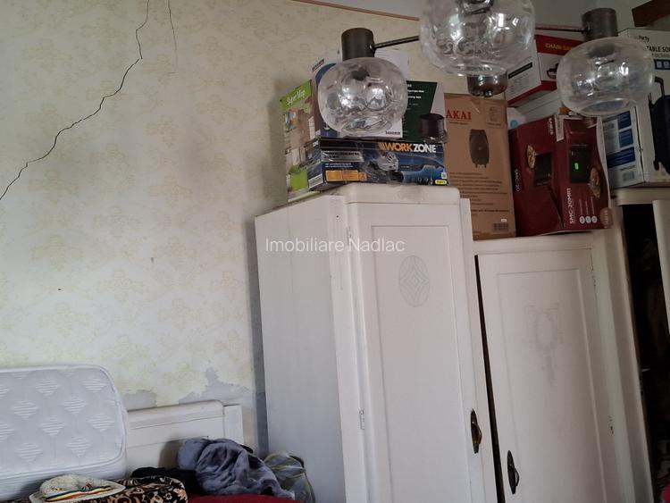CASA BOIEREASCA pe colt  in Nadlac, Independentei colt cu M. Eminescu - 14