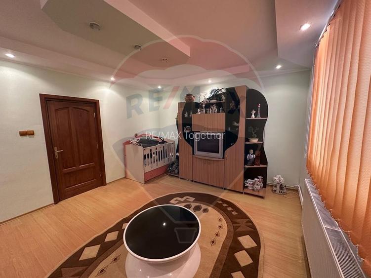 Casă spațioasă 6 camere, 2 băi, garaj spatios și terasă - 9