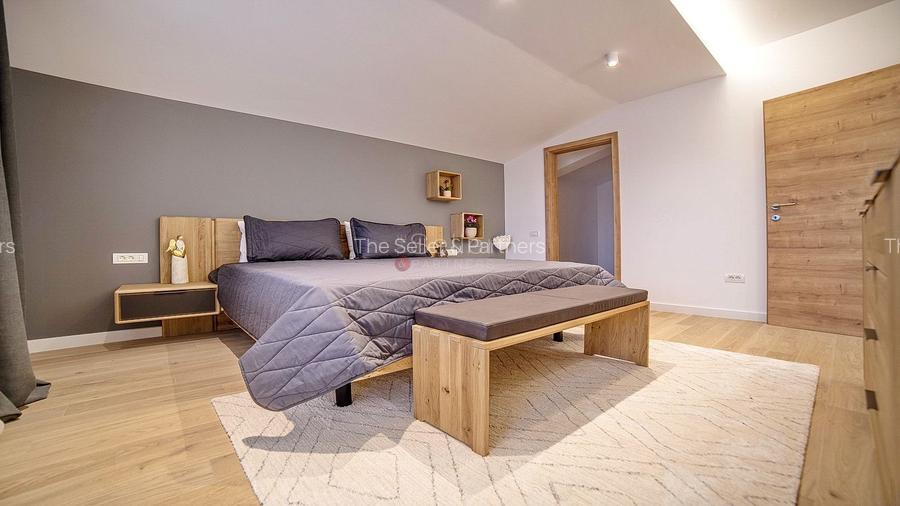 Priveliste frumoasa catre Masivul Postavarul - 13