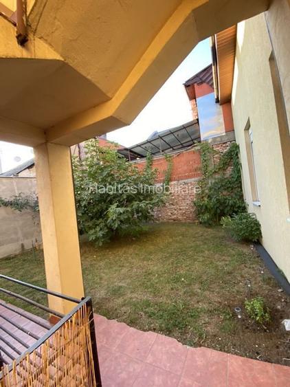 Casa cu 8 camere, dispusa pe doua nivele, Parcul Central - 16