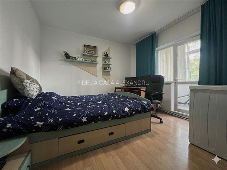 Apartament cu 3 camere decomandat, situat în cartierul Nicolina 2 - 5