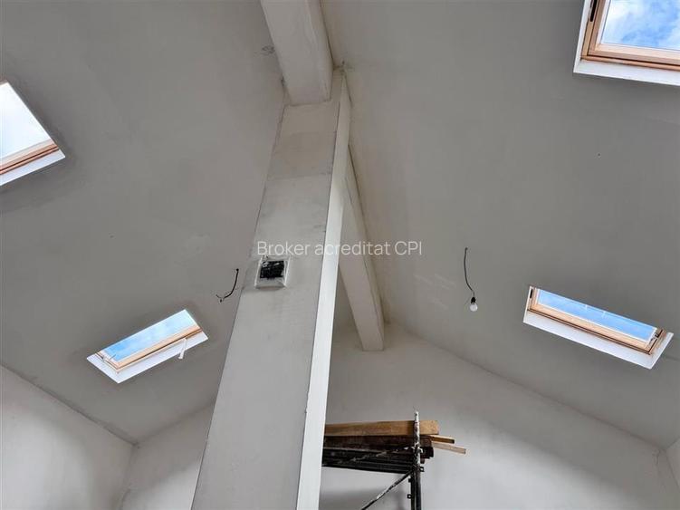 Jumatatea interioara  de duplex de vanzare la pret de apartament! - 4