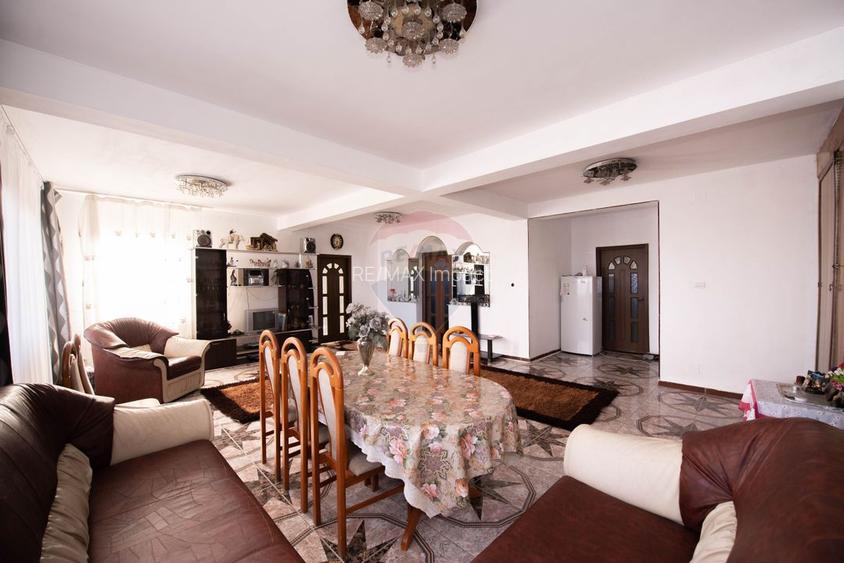 Casa individuala cu 6 camere de vanzare Singureni - 3