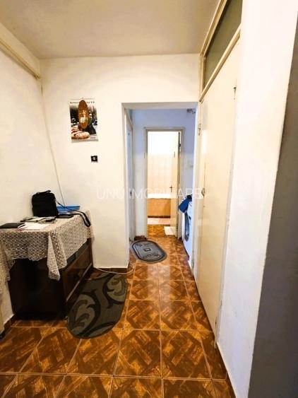 Etaj 2-Podul de Fier-Intersectie-2 Camere Decomandat-bloc 81' - 6