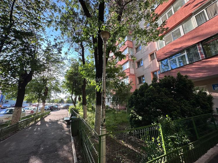 Apartament de 3 camere decomandate - 2