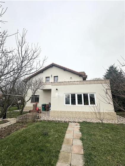 Casa Spatioasa cu Teren de 1000 mp | Poiana - 2