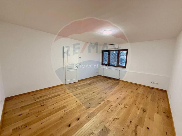 Apartament 4 camere, pe 2 niveluri si curte comuna în Centru - 13