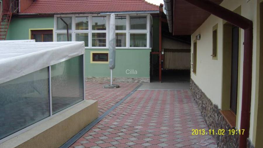 propietar vând casă in zonă centrală  - 3