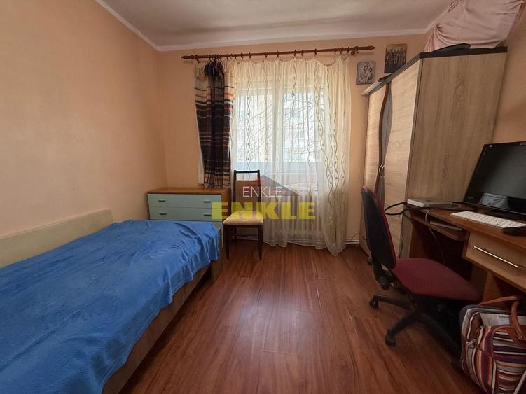 De vânzare apartament 4 camere decomandat, etaj 1 – zona Capat la 1 - 3