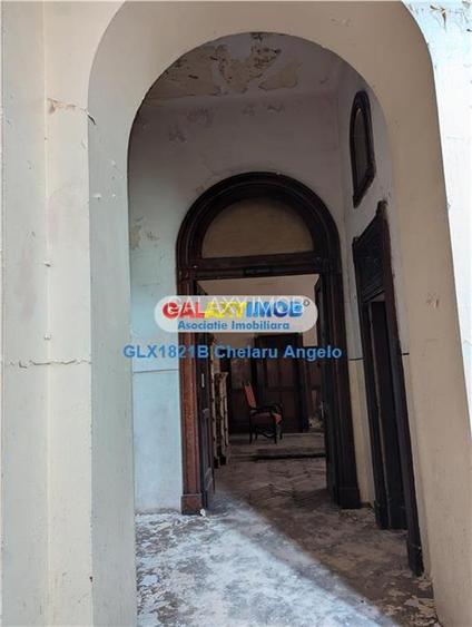 Cismigiu, vila neoromaneasca, suprafata construita 3000 mp, teren 1760 - 30
