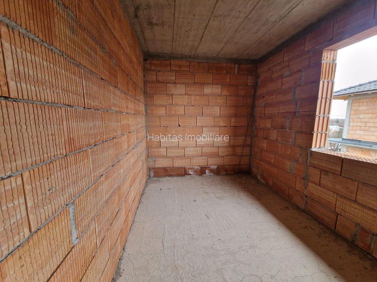 Casa individuala (semicolectiva) 172 mp utili, teren 765 mp Feleacu - 35