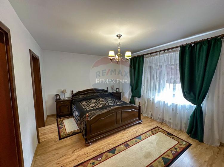 Vila de vanzare pe Str.Strugurilor/Terezian - 8