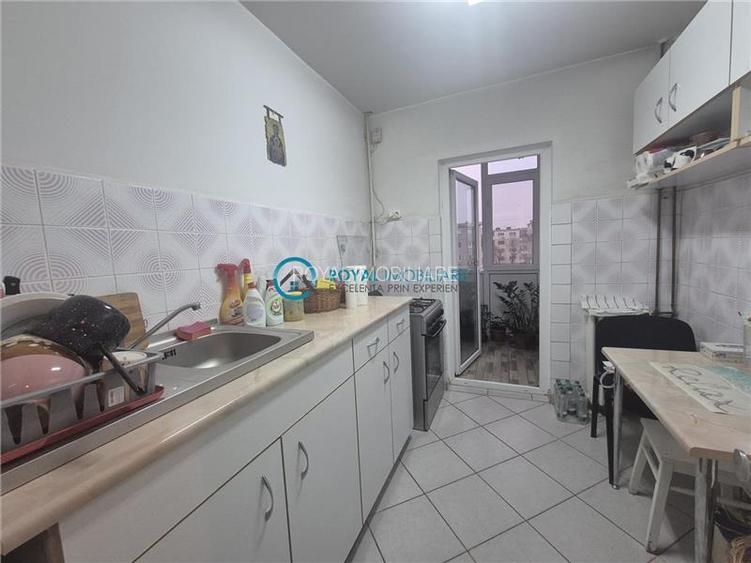 Royal Imobiliare - Vanzare apartament 2 camere zona 9 Mai - 8