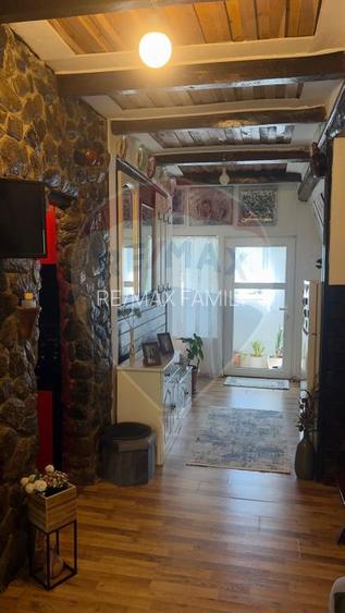 Casă / Vilă cu 4 camere de vânzare - 8