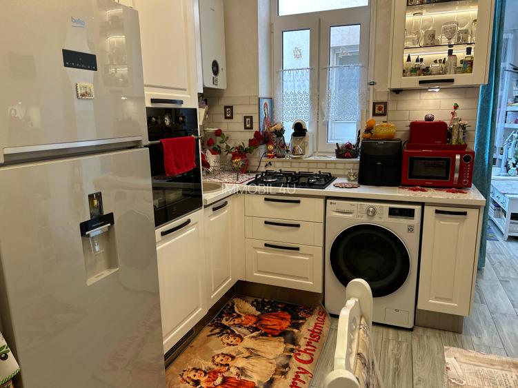 Universitate Metrou, Coltea Spital  la numai 8 minute -  Apartament  in vila - 6