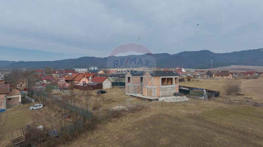 COMISION 0% Casă Individuala La Rosu cu teren de 4000 mp in Crizbav - 4