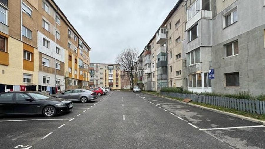 Hunedoara, Apartament-3 camere, 51 mp utili, etaj 3/4. - 3