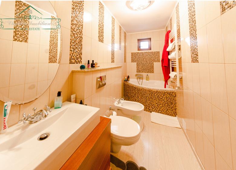 Apartament cu 3 camere, 2 băi, zona Centrala, Arad