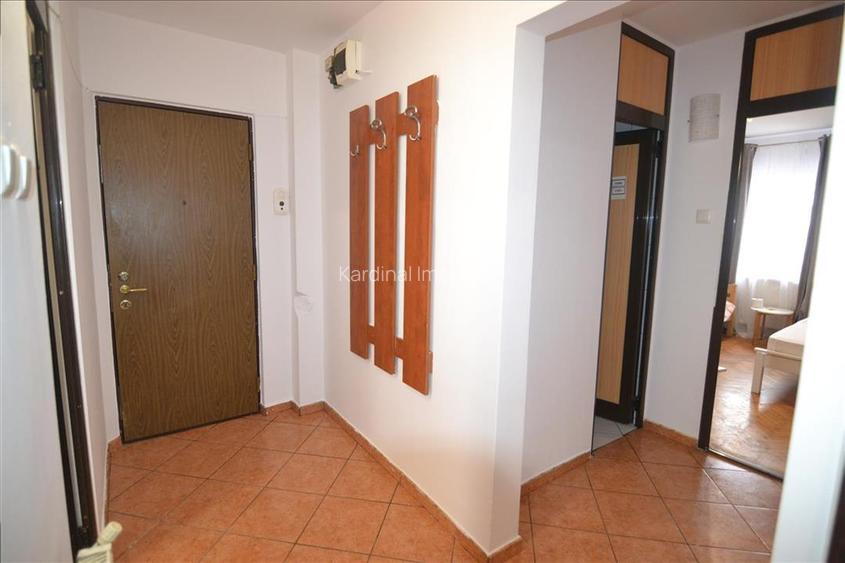 Apartament 3 camere decomandat intrare Răcădău, Str. Carpați - 10