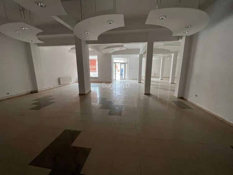 Inchiriez Spatiu Comercial 300mp, Pietonal Stefan cel Mare, Roman, Neamt - 4