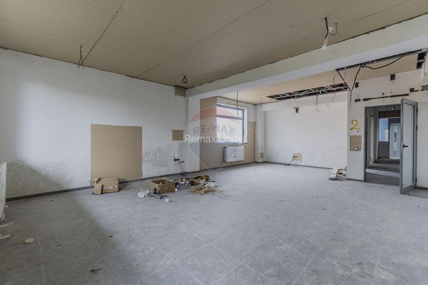 Cladire de 902 mp utili de vânzare, zona Grivitei - DN 13, COMISION 0 - 52