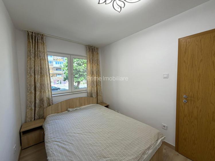 Apartament cu 3 camere, etaj 1/4, decomandat - Cetate - 3