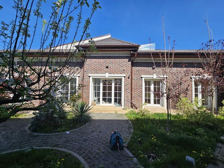 Casă spațioasă de închiriat cu curte amenajată și facilități complete - 18