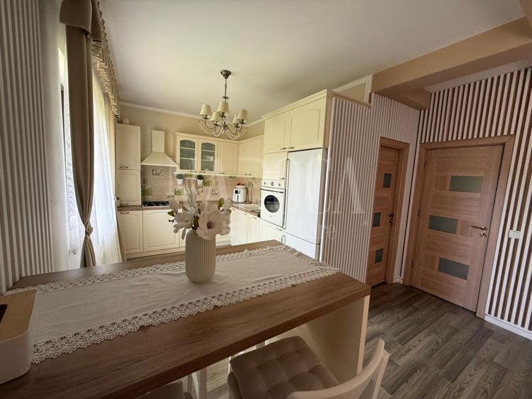 Casa 4 camere de vanzare in Floresti