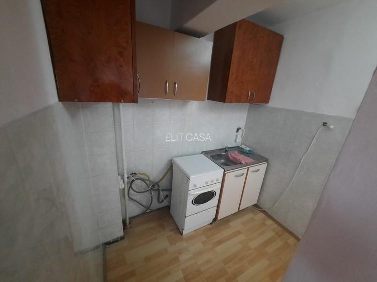 Garsoniera, etajul 1/4, zona Nicolina - 3