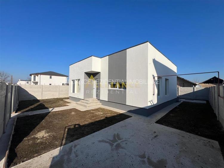 Casa individuala - 3 camere - 2 bai -310 mp teren - 2