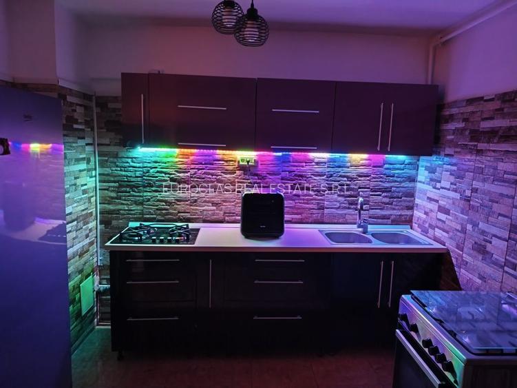 Apartament 3 camere decomandat - zona Trocadero - 210.000 euro (Cod E13) - 5