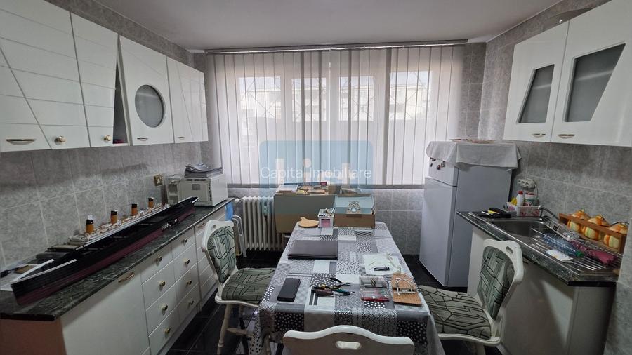 Apartament 3 camere, et. 1, Stomatologie - 5