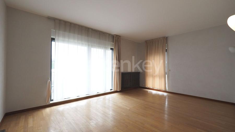 Apartament penthouse cu 4 camere | 2 garaje | spatii generoase
