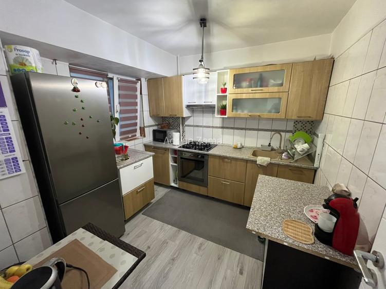 Vand apartament 3 camere decomandat Bucuresti Sector 5 Zona Margeanului - 6