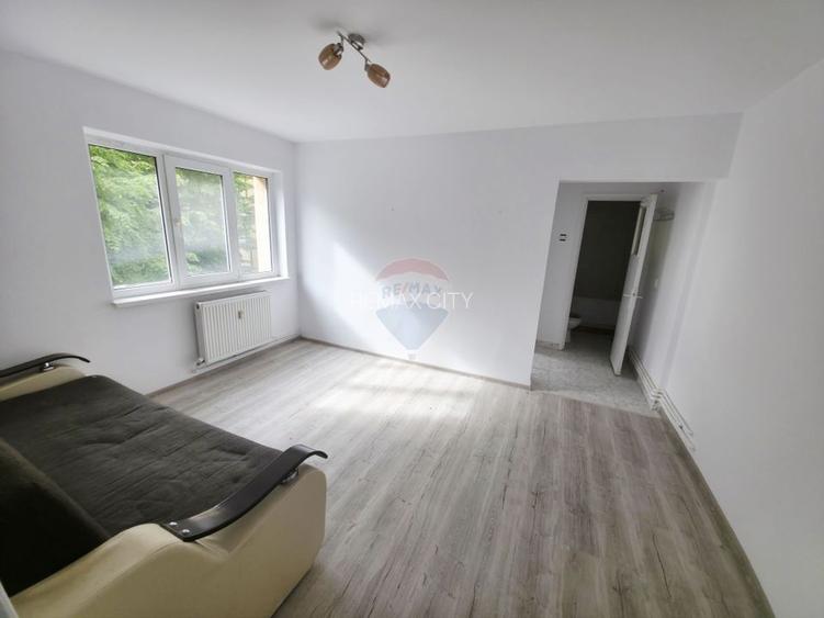 Apartament cu 3 camere de vânzare în zona Maratei - 2