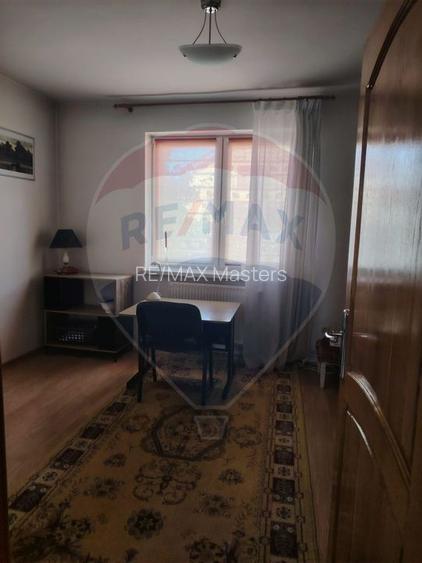 Casă / Vilă cu 8 camere de vânzare în zona Central - 18